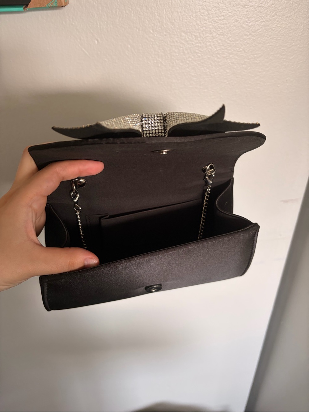 Elegant Black Evening Handbag with Crystal Bow Accent - Picture 3 of 3
